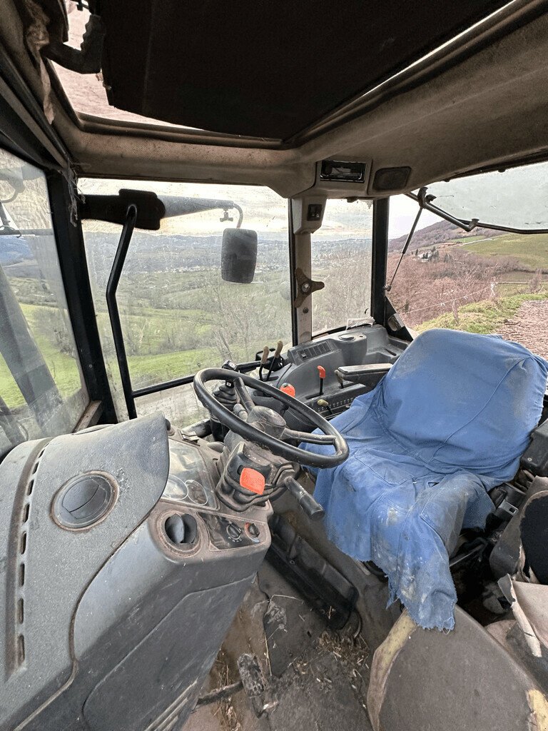 Traktor del tipo CLAAS AXOS 320 CABINE CX, Gebrauchtmaschine In Feurs (Immagine 10)