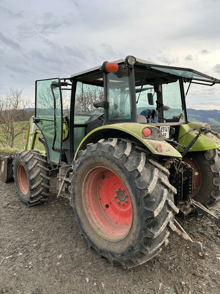 Traktor del tipo CLAAS AXOS 320 CABINE CX, Gebrauchtmaschine In Feurs (Immagine 3)