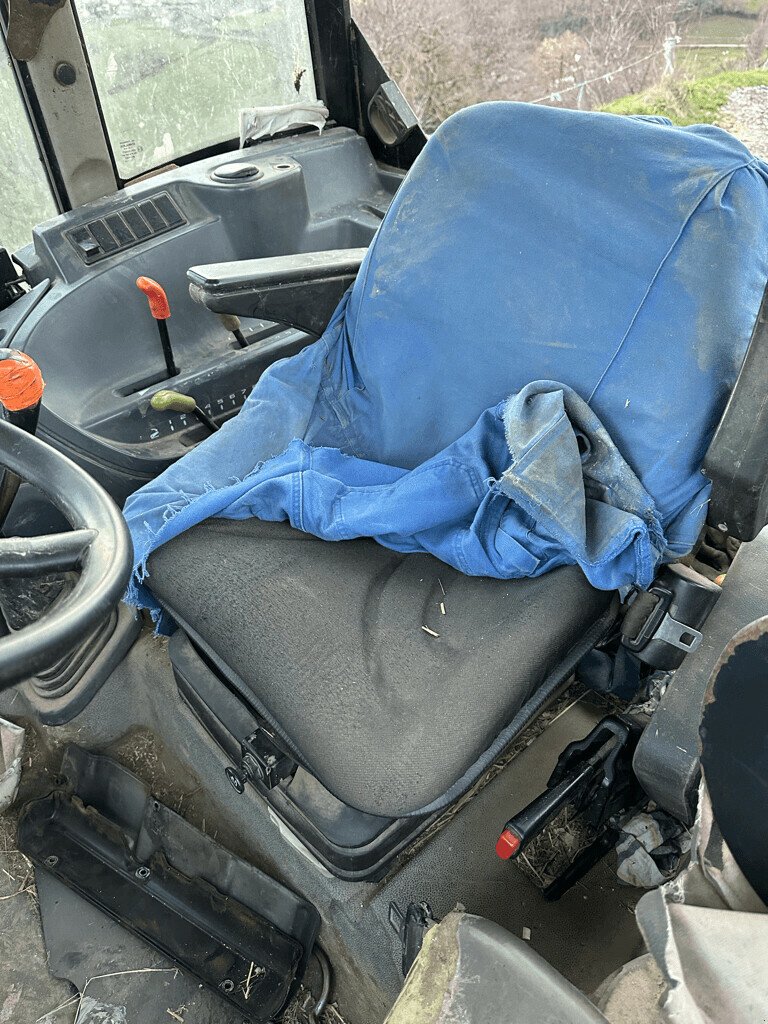 Traktor del tipo CLAAS AXOS 320 CABINE CX, Gebrauchtmaschine In Feurs (Immagine 11)