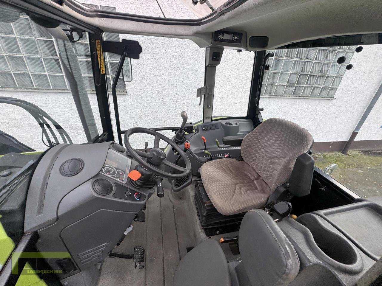 Traktor типа CLAAS AXOS 320 CX Stoll FZ 20, Gebrauchtmaschine в Homberg/Ohm - Maulbach (Фотография 4)