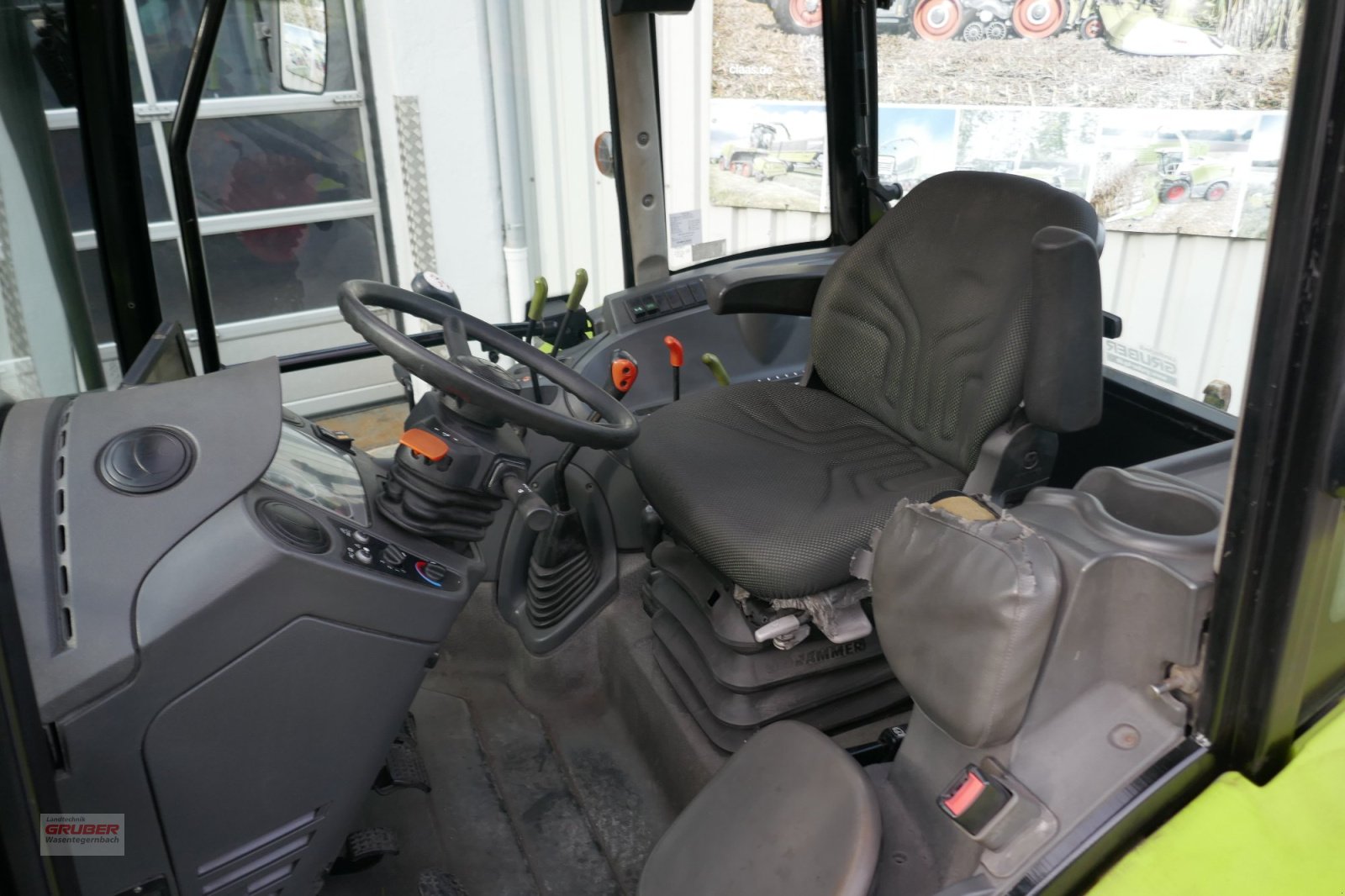 Traktor typu CLAAS Axos 320 CX, Gebrauchtmaschine v Dorfen (Obrázek 11)