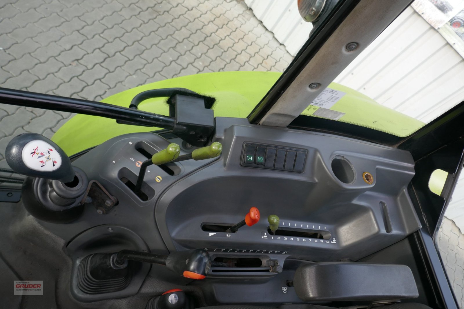 Traktor typu CLAAS Axos 320 CX, Gebrauchtmaschine v Dorfen (Obrázek 12)