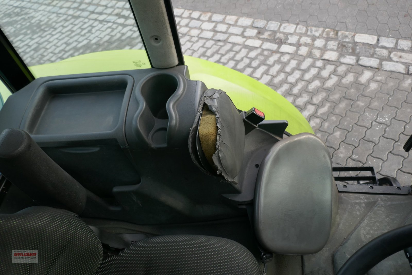 Traktor typu CLAAS Axos 320 CX, Gebrauchtmaschine v Dorfen (Obrázek 16)