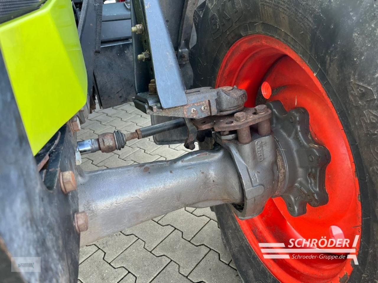 Traktor типа CLAAS AXOS 330 CX, Gebrauchtmaschine в Scharrel (Фотография 3)