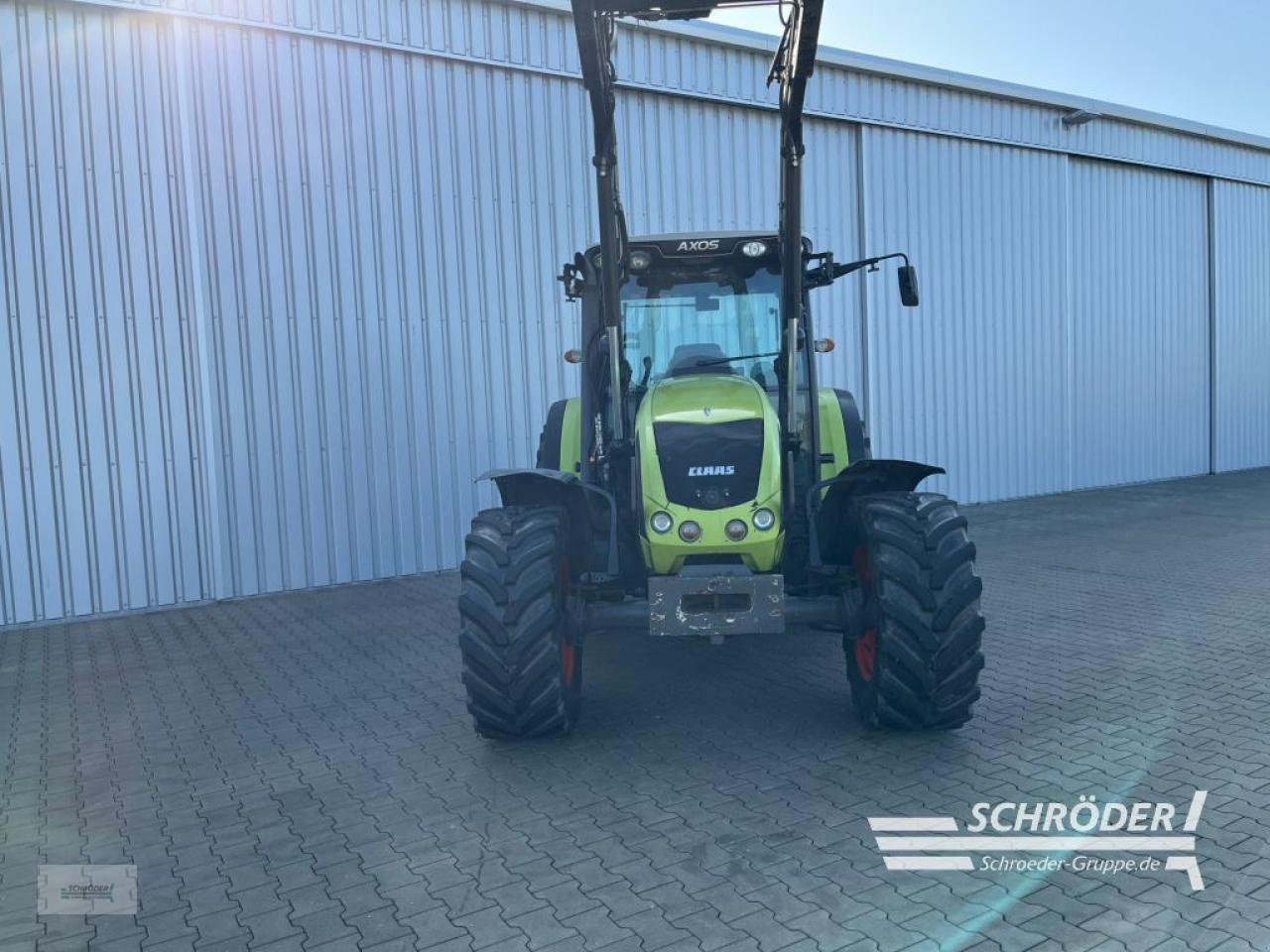 Traktor типа CLAAS AXOS 330 CX, Gebrauchtmaschine в Scharrel (Фотография 7)