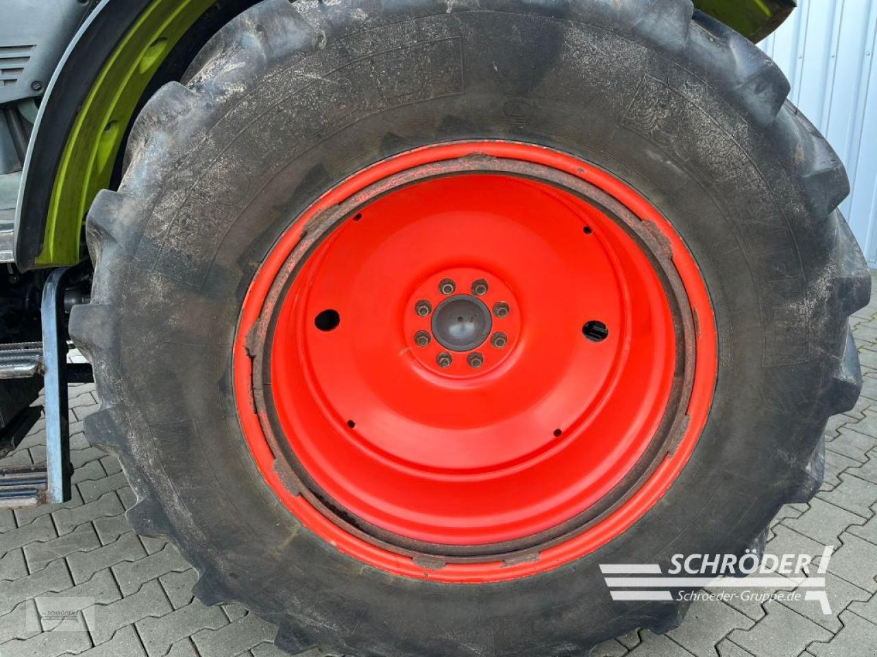 Traktor типа CLAAS AXOS 330 CX, Gebrauchtmaschine в Scharrel (Фотография 14)