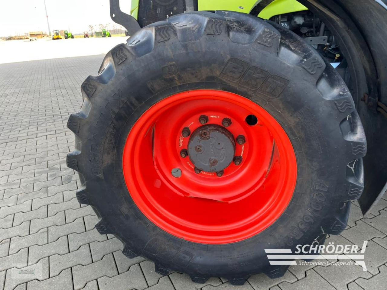 Traktor типа CLAAS AXOS 330 CX, Gebrauchtmaschine в Scharrel (Фотография 16)