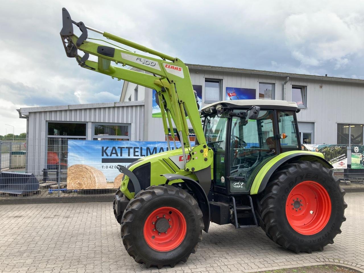Traktor des Typs CLAAS Axos 330 CX, Gebrauchtmaschine in Stuhr (Bild 2)