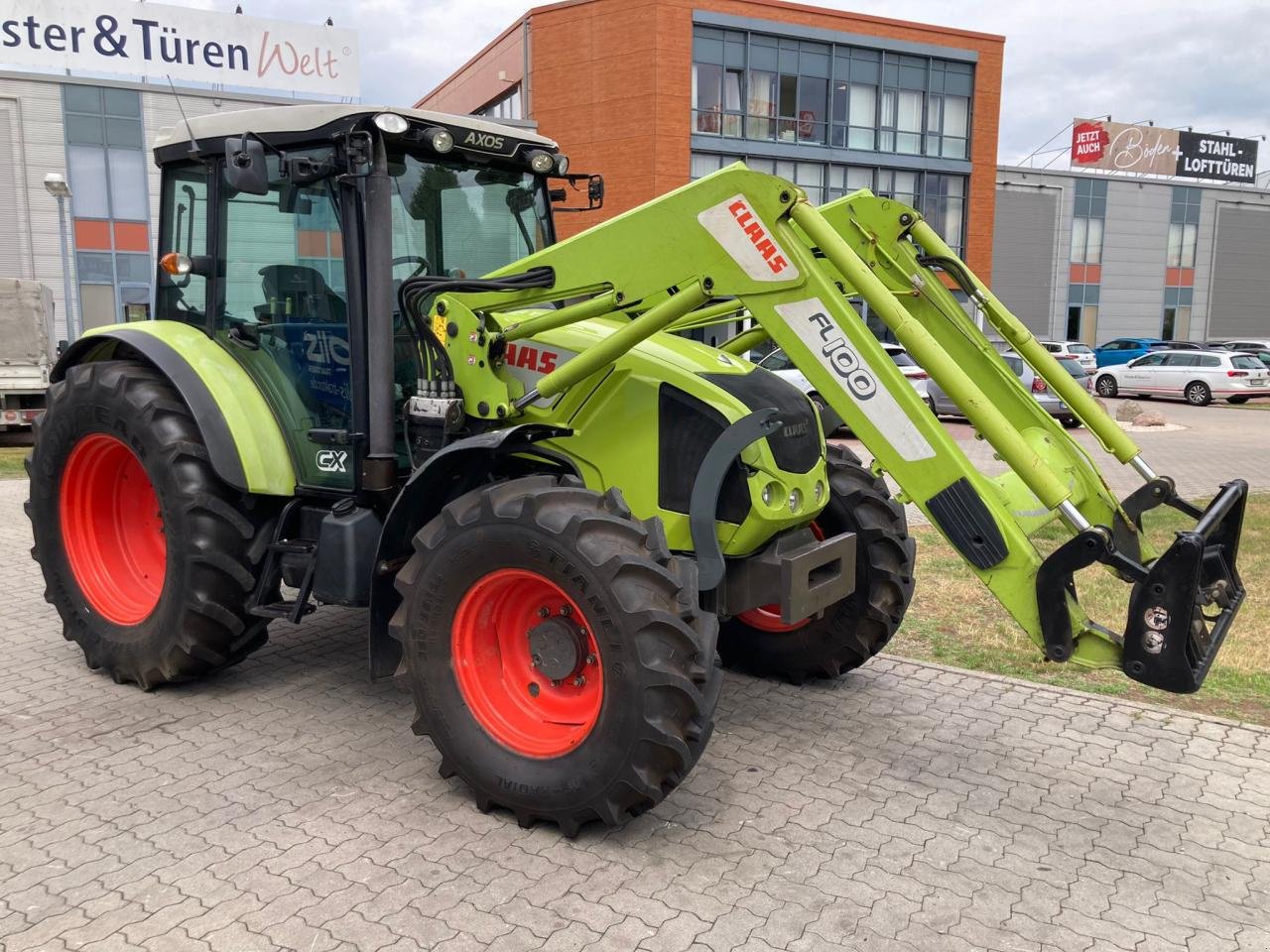 Traktor des Typs CLAAS Axos 330 CX, Gebrauchtmaschine in Stuhr (Bild 3)