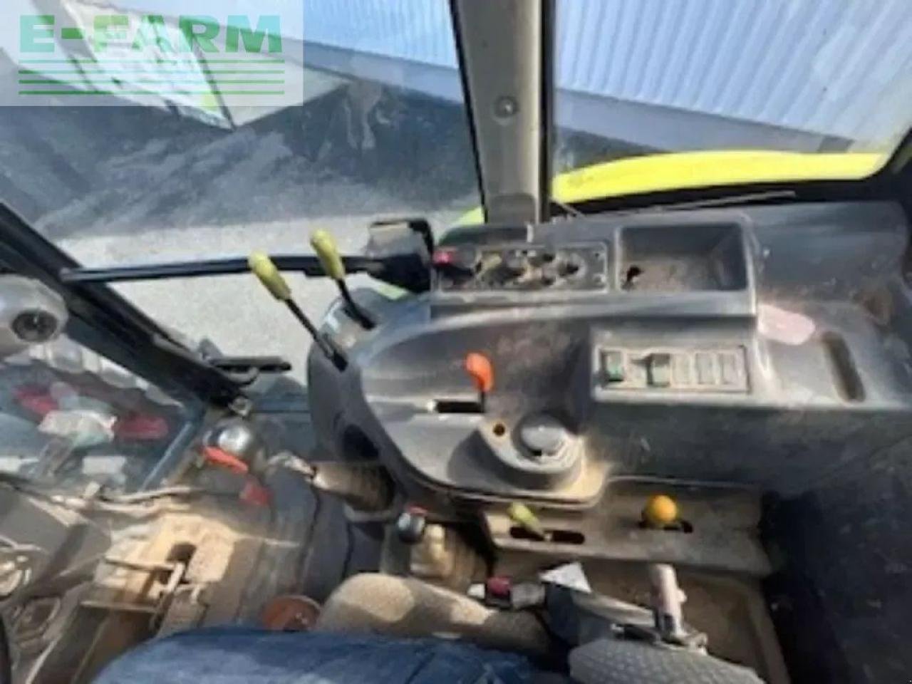 Traktor typu CLAAS axos 330, Gebrauchtmaschine v SAINTE-GENEVIÈVE-SUR-ARGENCE (Obrázek 6)