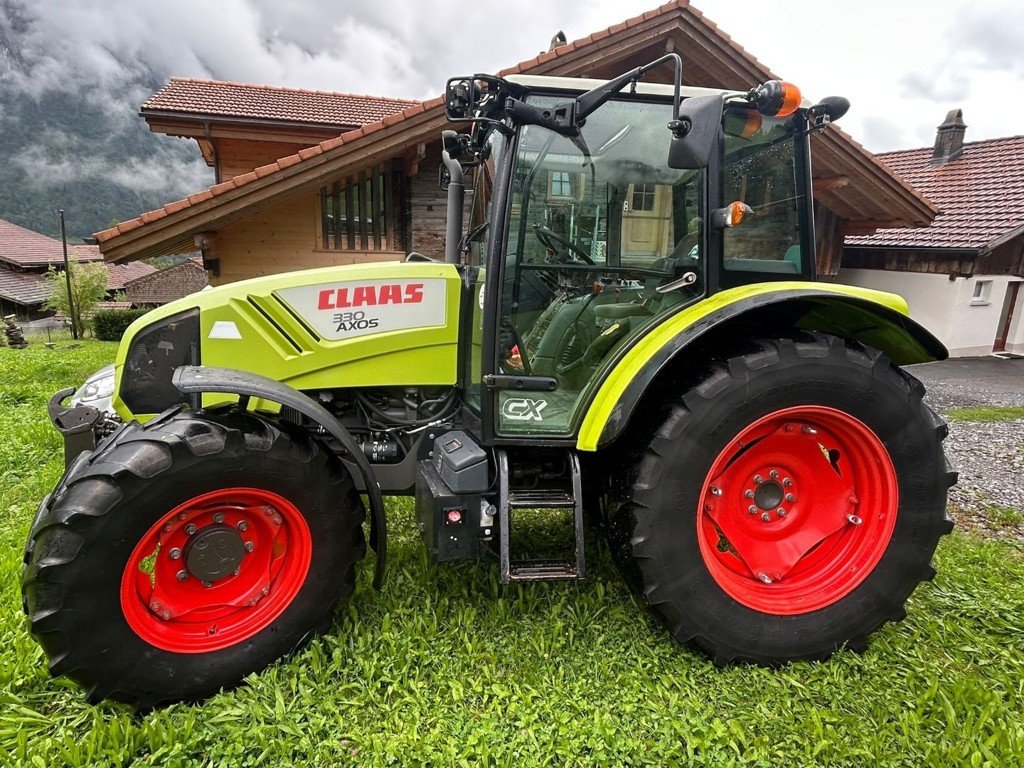 Traktor типа CLAAS Axos 330, Gebrauchtmaschine в Grosswangen (Фотография 1)