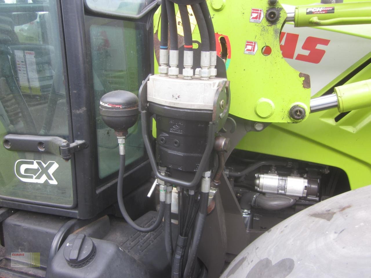 Traktor des Typs CLAAS AXOS 340 CX, Frontlader FL 100, Klima, Druckluft, Niedrigdach, Gebrauchtmaschine in Molbergen (Bild 16)