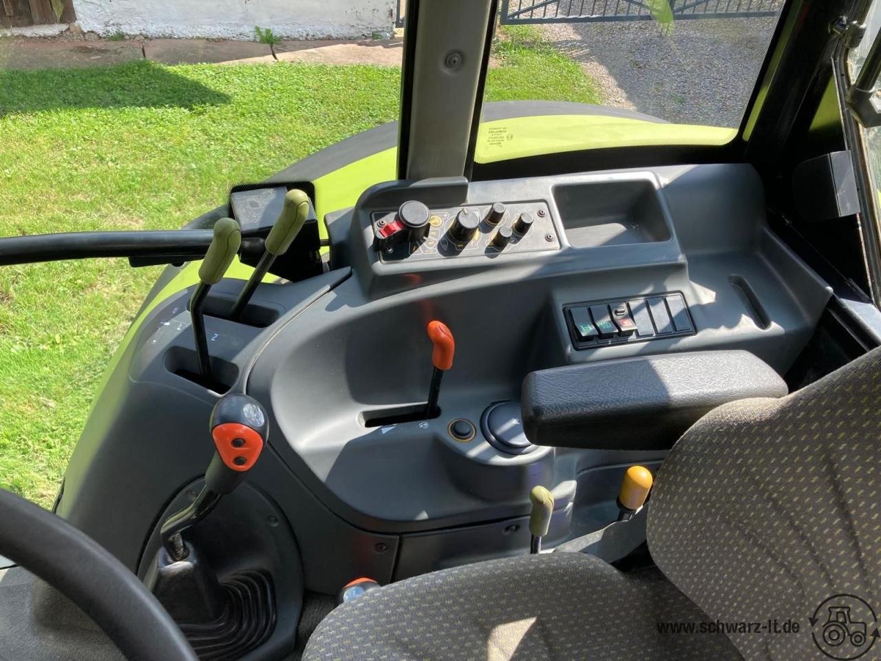 Traktor des Typs CLAAS Axos 340 CX, Gebrauchtmaschine in Aspach (Bild 12)