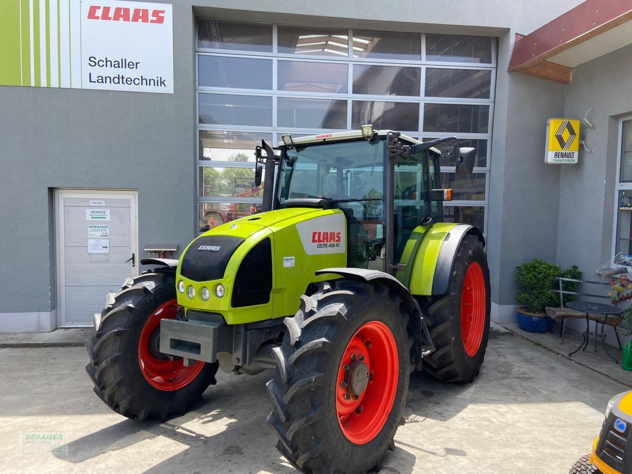 Traktor des Typs CLAAS CELTIS 456 RC mit Drulu u. Klima, in sehr schönem Zustand, Gebrauchtmaschine in Geiselhöring (Bild 1)