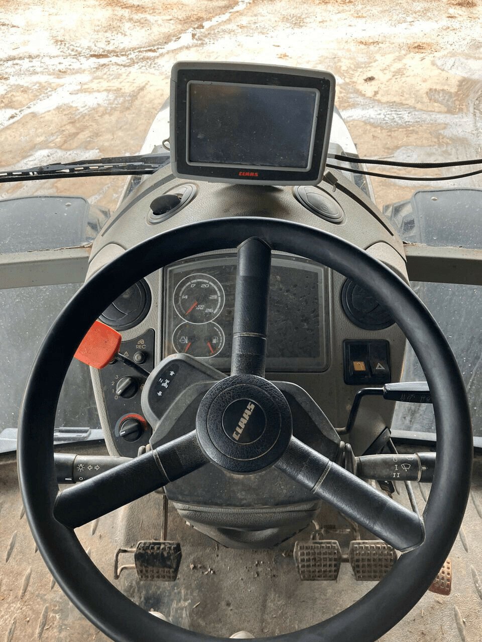 Traktor del tipo CLAAS CLAAS ARION 620 C, Gebrauchtmaschine In ST CLEMENT DE LA PLACE (Immagine 11)