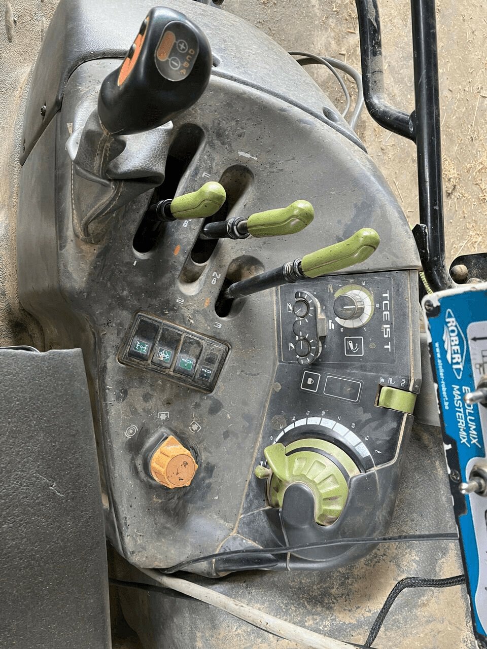 Traktor del tipo CLAAS CLAAS ARION 620 C, Gebrauchtmaschine In ST CLEMENT DE LA PLACE (Immagine 10)