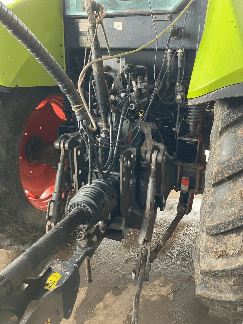 Traktor del tipo CLAAS CLAAS ARION 620 C, Gebrauchtmaschine In ST CLEMENT DE LA PLACE (Immagine 7)