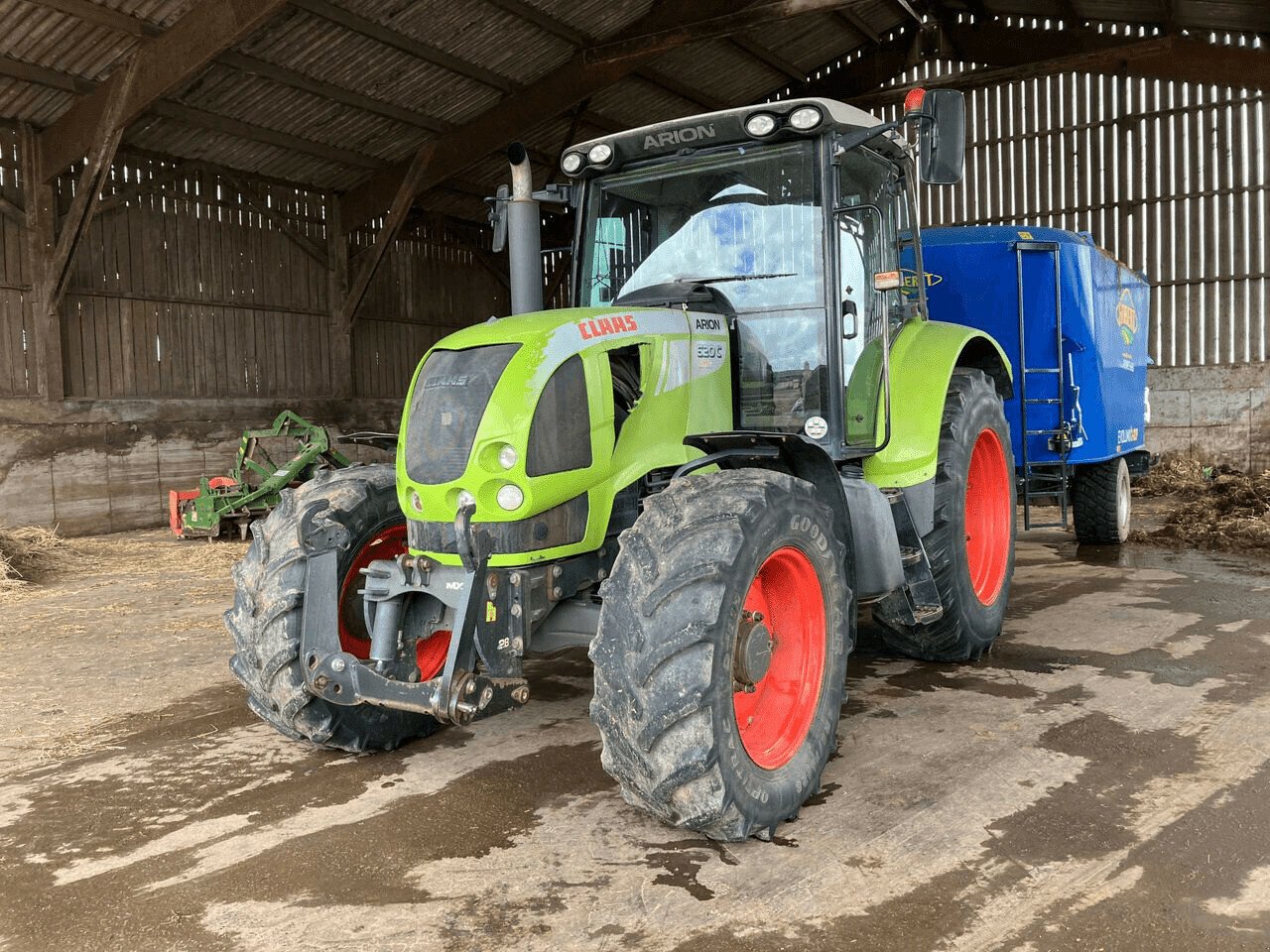 Traktor del tipo CLAAS CLAAS ARION 620 C, Gebrauchtmaschine In ST CLEMENT DE LA PLACE (Immagine 3)