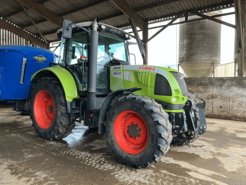 Traktor del tipo CLAAS CLAAS ARION 620 C, Gebrauchtmaschine en ST CLEMENT DE LA PLACE (Imagen 1)