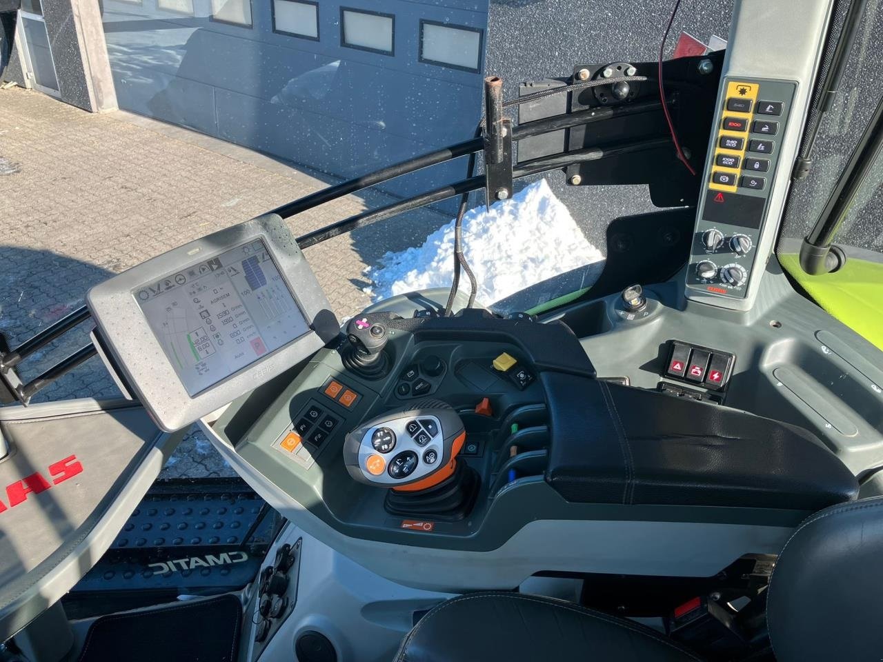 Traktor типа CLAAS CLAAS AXION 870, Gebrauchtmaschine в Brønderslev (Фотография 12)