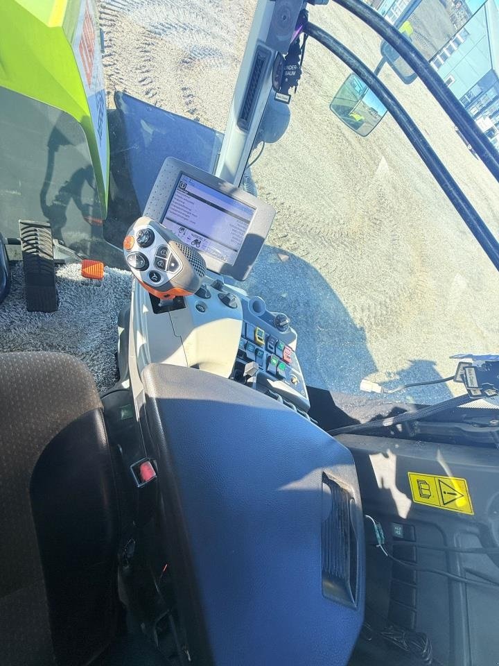 Traktor du type CLAAS CLAAS XERION 4500, Gebrauchtmaschine en Brønderslev (Photo 24)