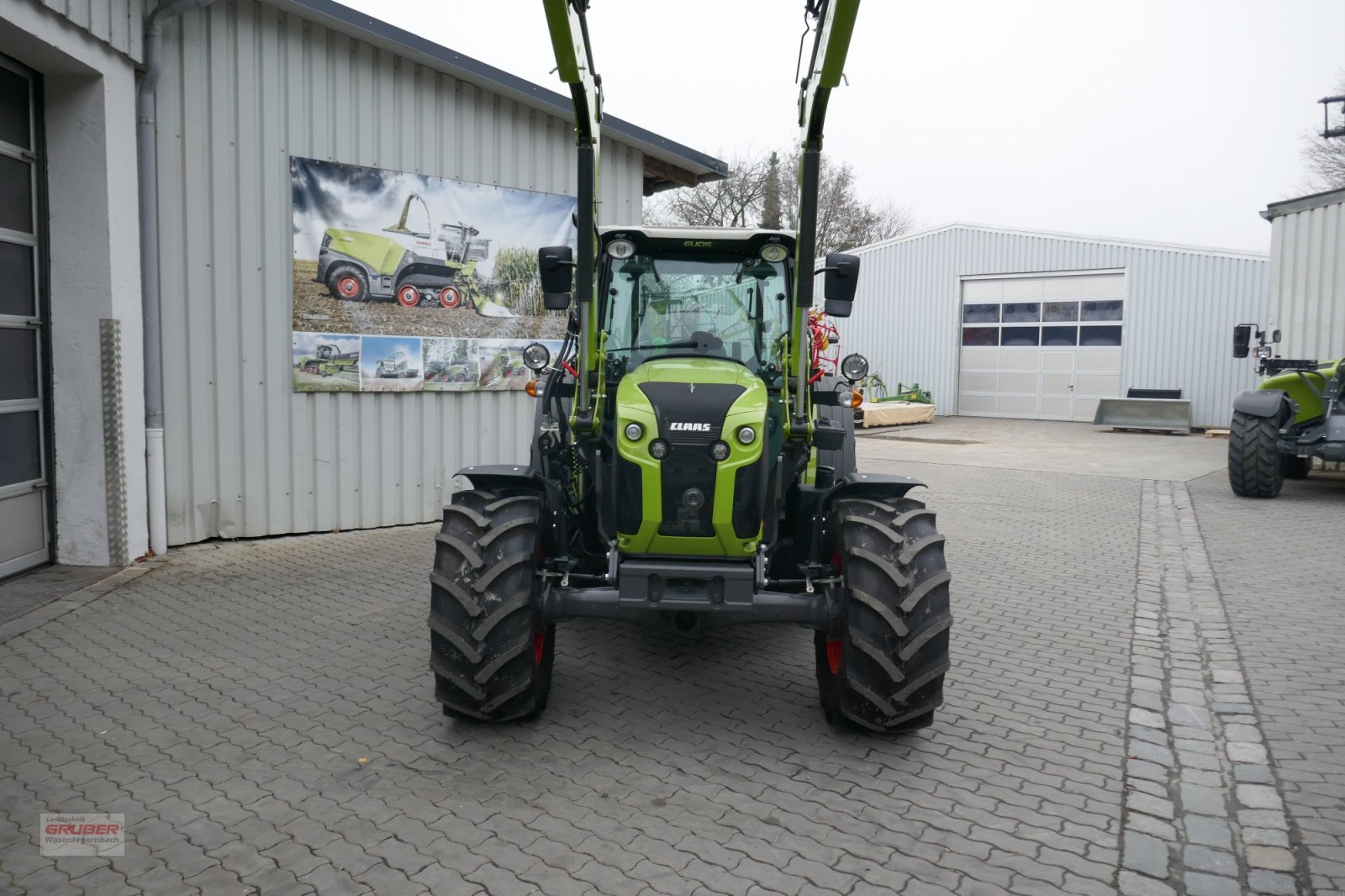 Traktor des Typs CLAAS Elios 210 C, Neumaschine in Dorfen (Bild 2)