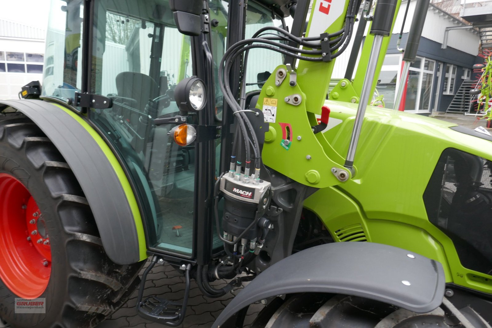 Traktor des Typs CLAAS Elios 210 C, Neumaschine in Dorfen (Bild 4)