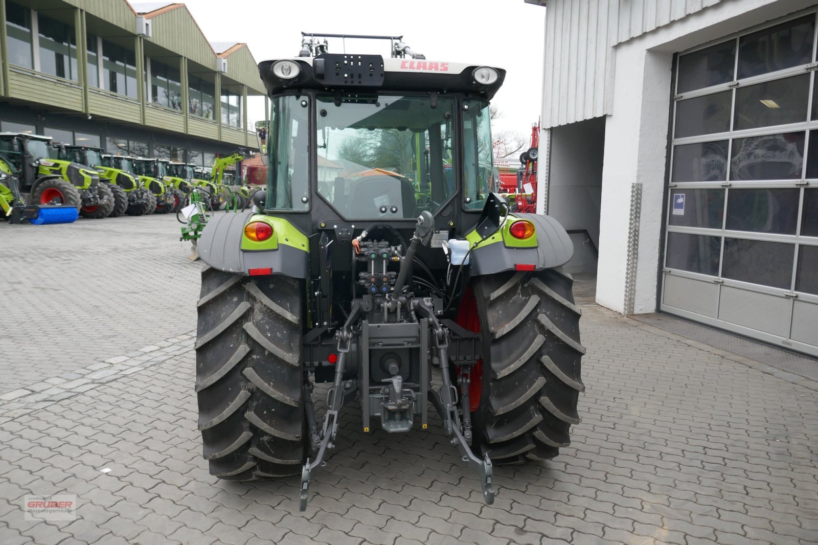 Traktor des Typs CLAAS Elios 210 C, Neumaschine in Dorfen (Bild 5)