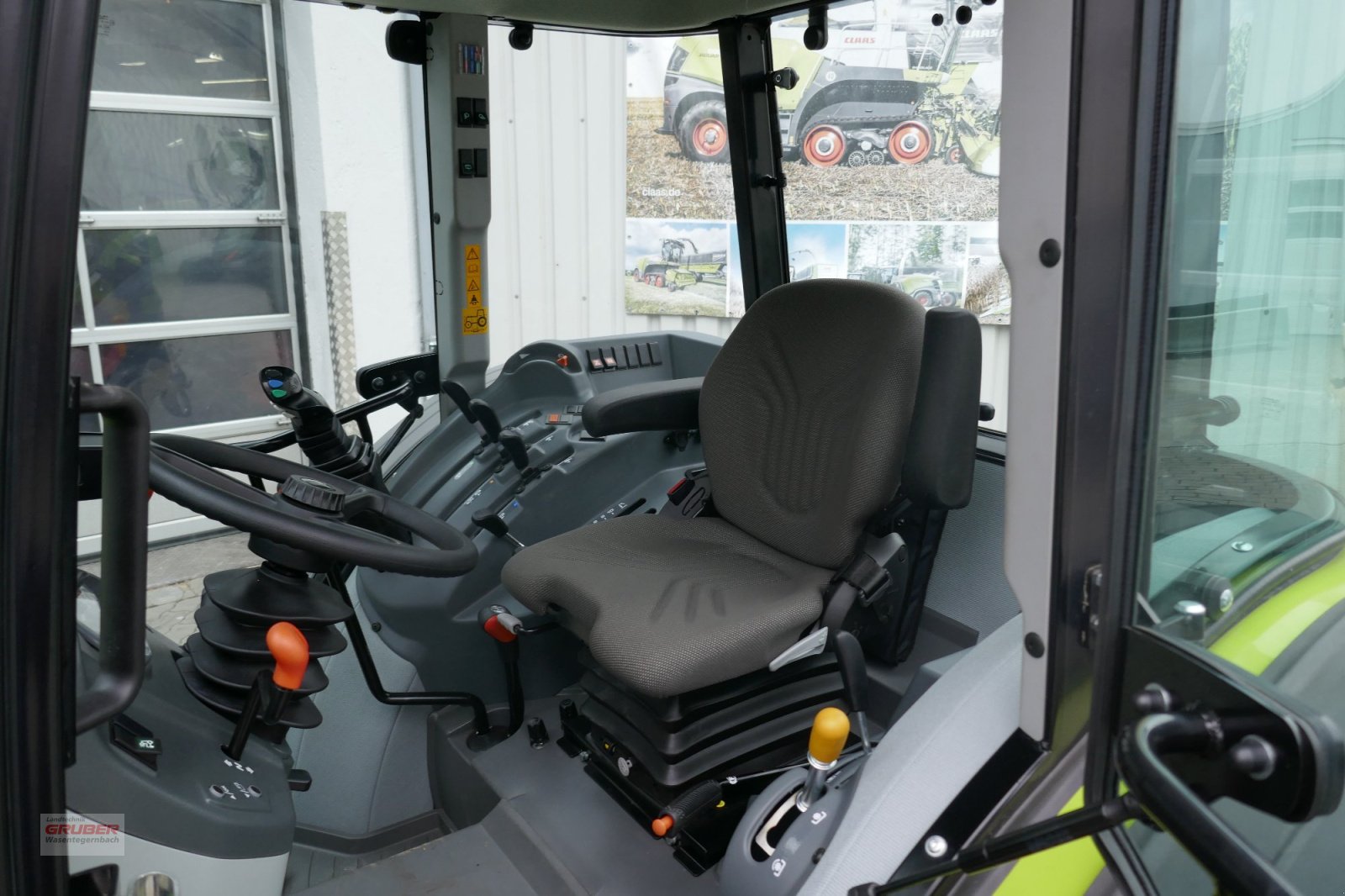 Traktor des Typs CLAAS Elios 210 C, Neumaschine in Dorfen (Bild 10)