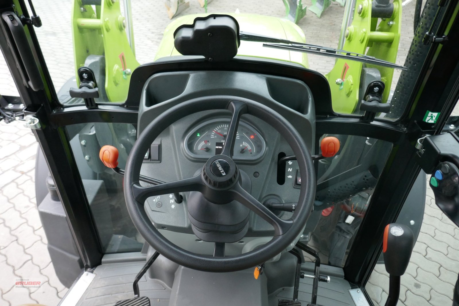Traktor des Typs CLAAS Elios 210 C, Neumaschine in Dorfen (Bild 12)