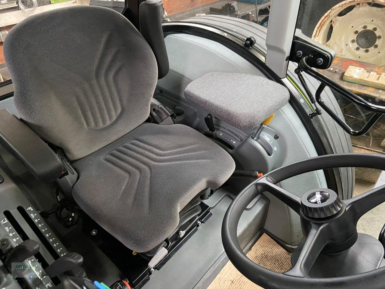 Traktor del tipo CLAAS ELIOS 210 Classic mit Frontlader FL40e, Beifahrersitz optional, Neumaschine In Geiselhöring (Immagine 13)