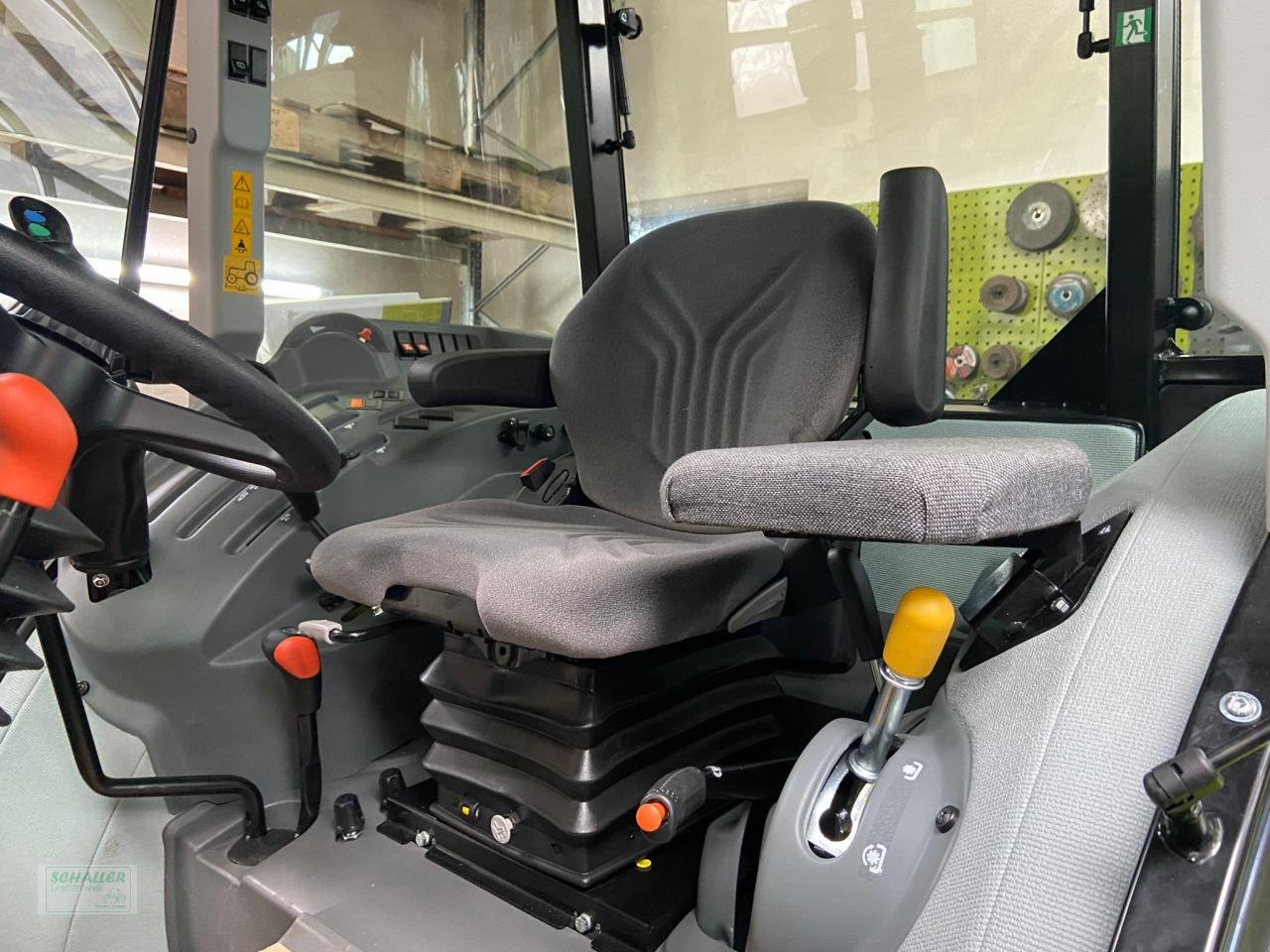 Traktor del tipo CLAAS ELIOS 210 Classic mit Frontlader FL40e, Beifahrersitz optional, Neumaschine In Geiselhöring (Immagine 15)