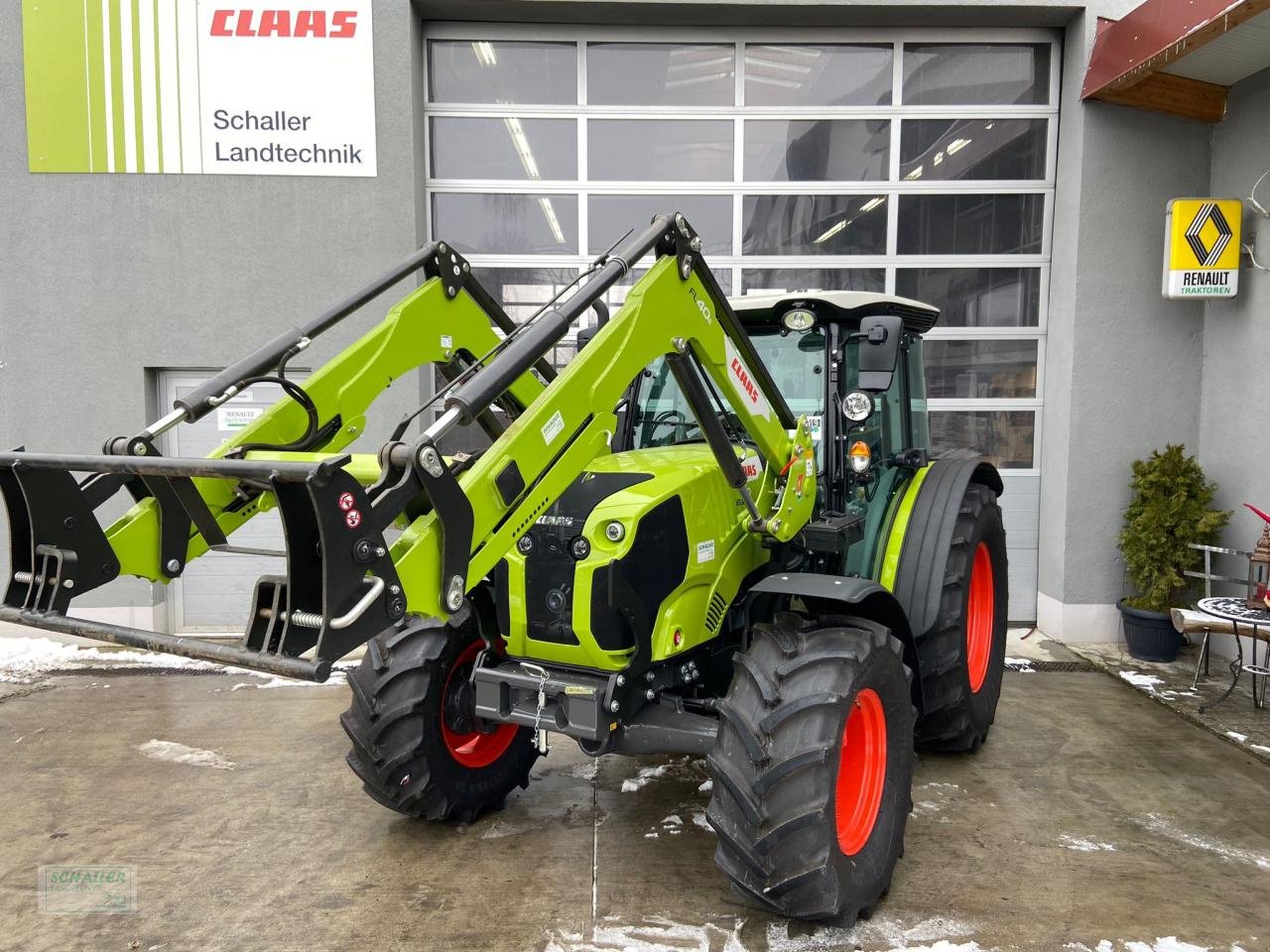 Traktor van het type CLAAS ELIOS 210 Classic mit Frontlader FL60e, Beifahrersitz optional, Neumaschine in Geiselhöring (Foto 4)