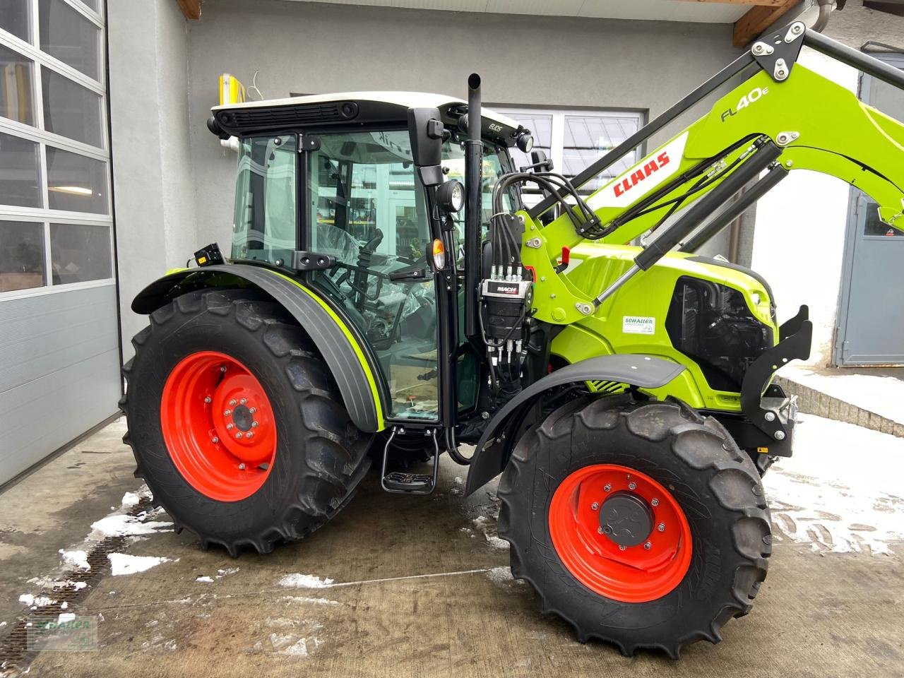 Traktor van het type CLAAS ELIOS 210 Classic mit Frontlader FL60e, Beifahrersitz optional, Neumaschine in Geiselhöring (Foto 10)