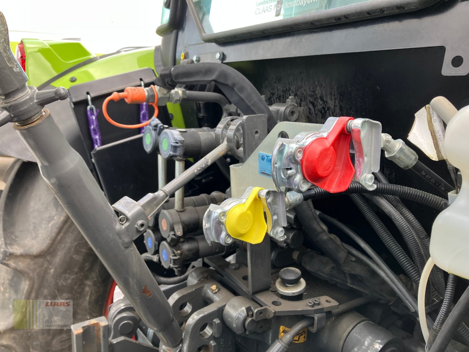 Traktor des Typs CLAAS Elios 210 + FL 40 E + Klima + Druckluft, Gebrauchtmaschine in Altenstadt a.d. Waldnaab (Bild 8)