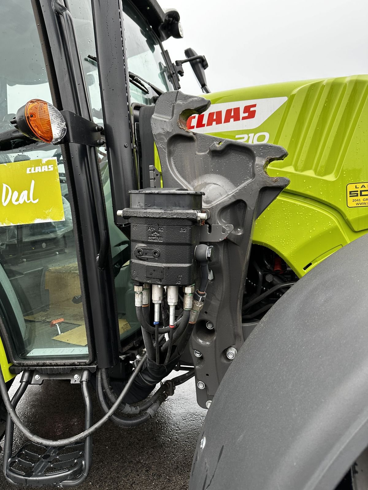 Traktor des Typs CLAAS Elios 210 (Kabine mit Glasdach), Neumaschine in Grund (Bild 11)