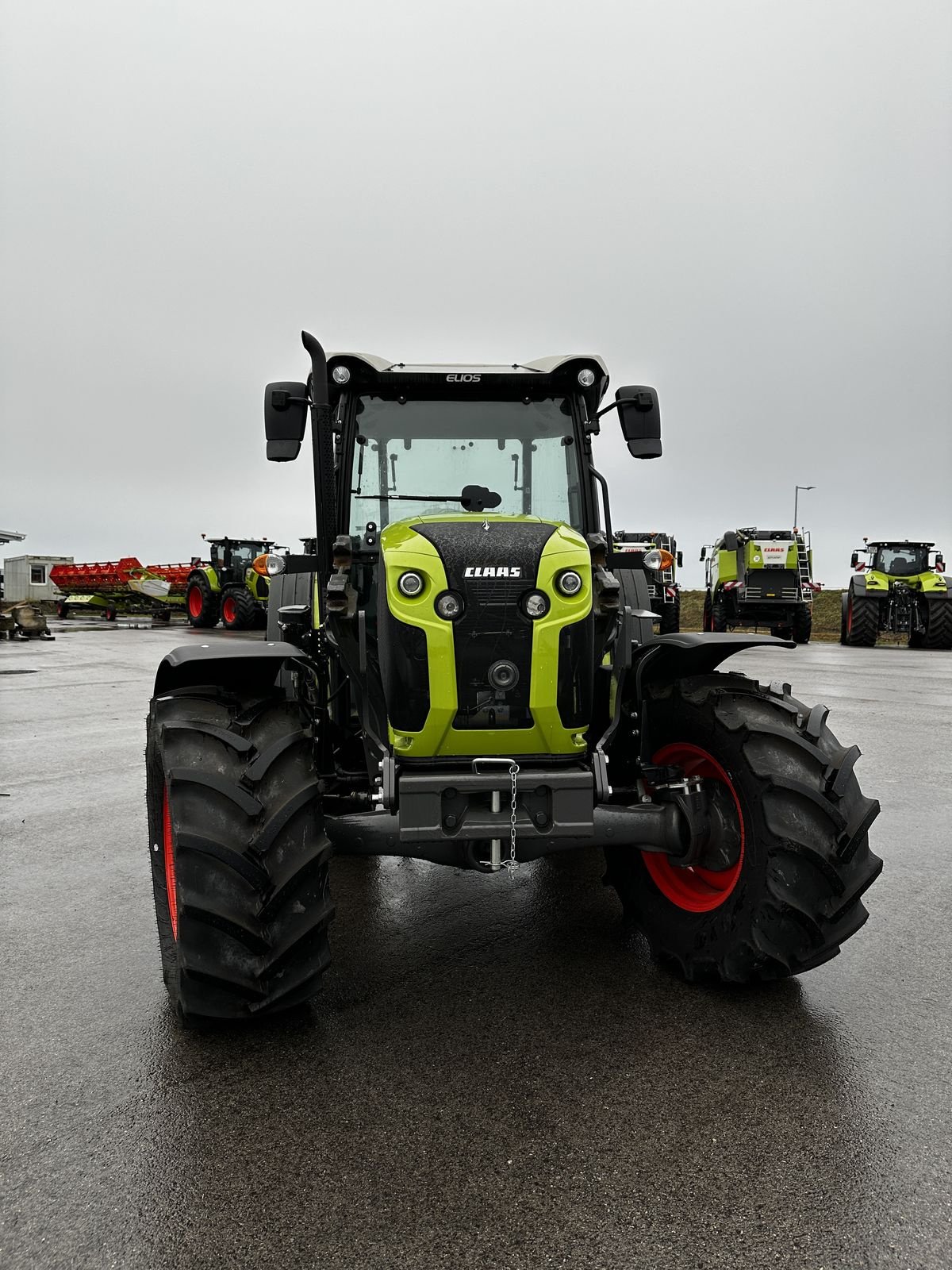 Traktor des Typs CLAAS Elios 210 (Kabine mit Glasdach), Neumaschine in Grund (Bild 14)