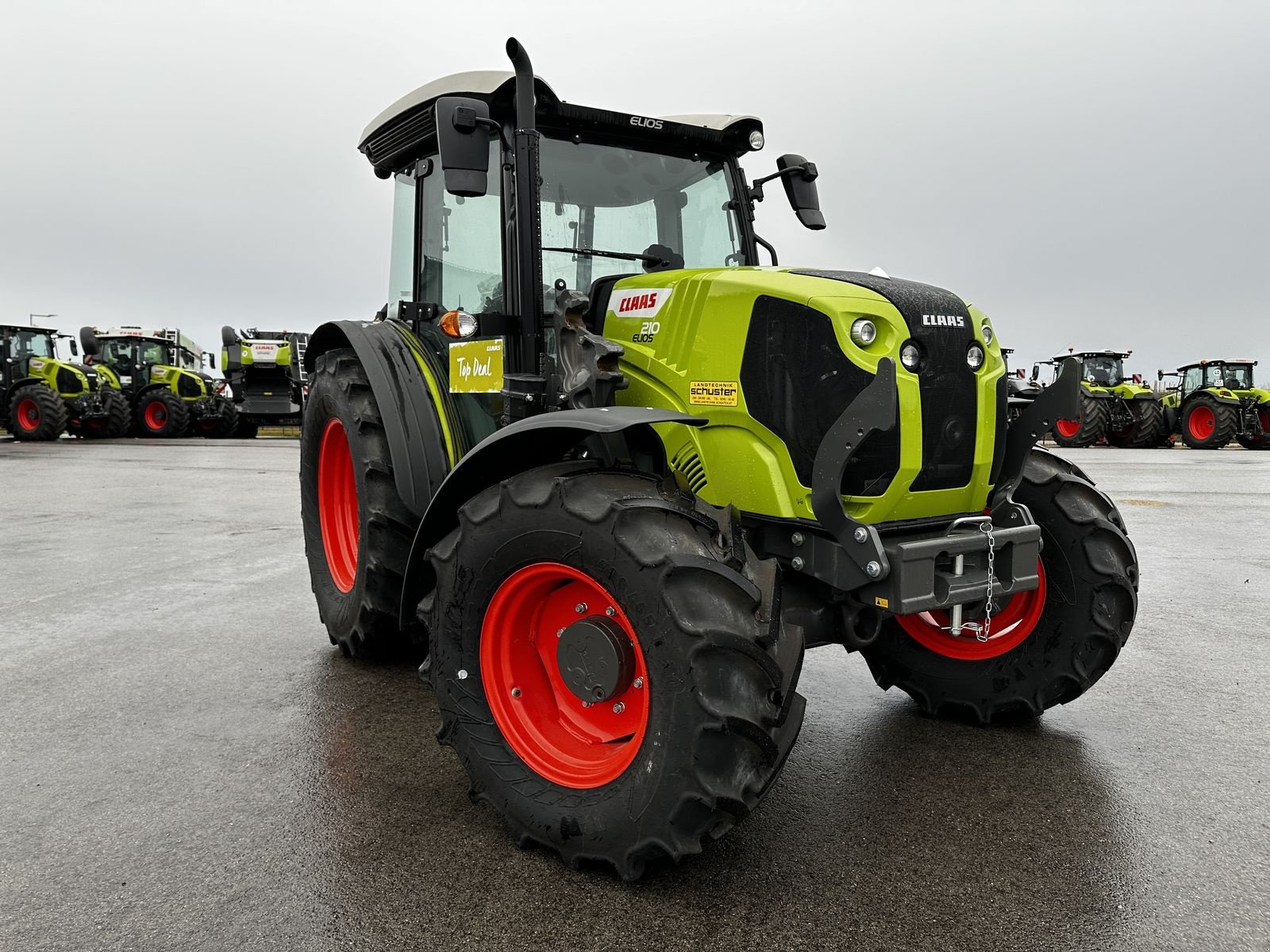 Traktor des Typs CLAAS Elios 210 (Kabine mit Glasdach), Neumaschine in Grund (Bild 13)