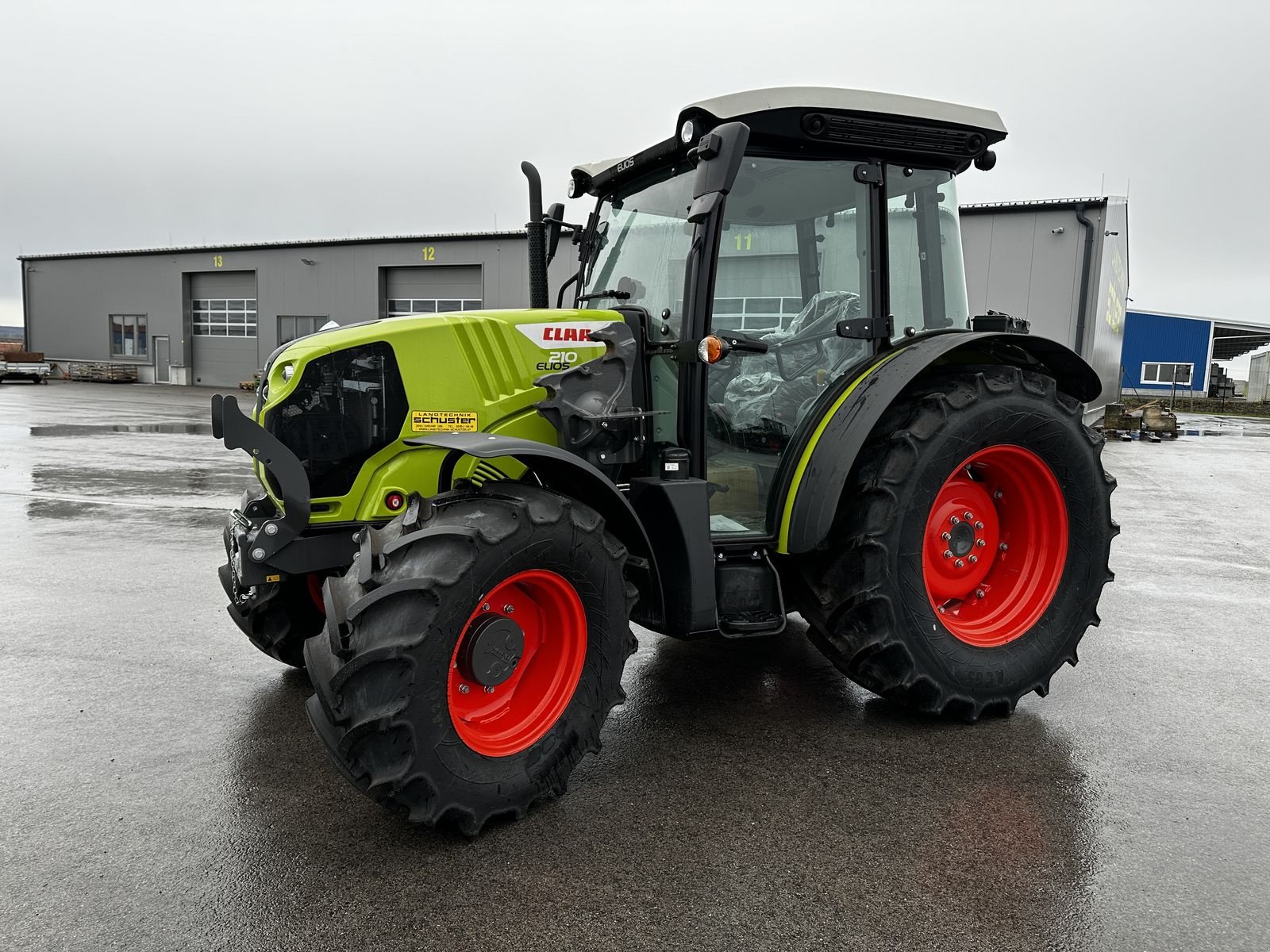 Traktor des Typs CLAAS Elios 210 (Kabine mit Glasdach), Neumaschine in Grund (Bild 1)