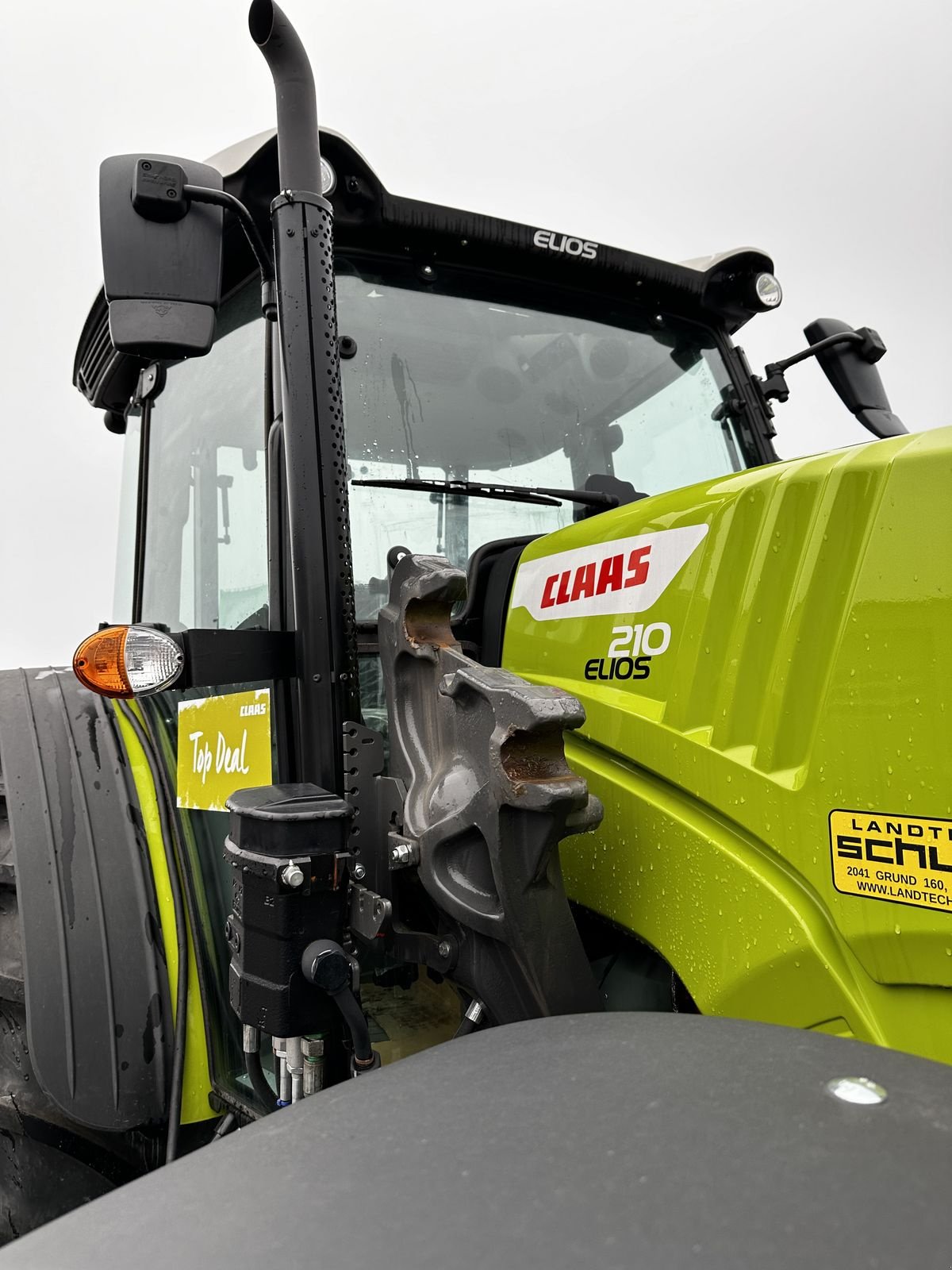 Traktor des Typs CLAAS Elios 210 (Kabine mit Glasdach), Neumaschine in Grund (Bild 12)