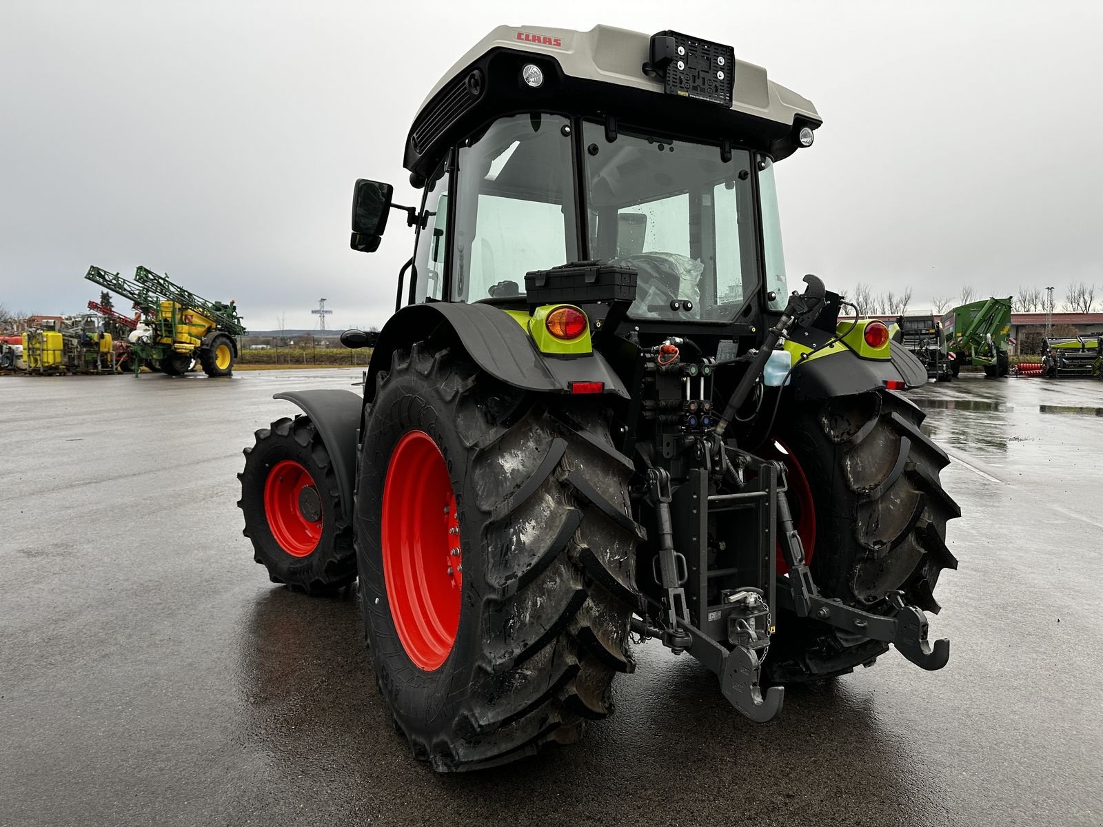 Traktor des Typs CLAAS Elios 210 (Kabine mit Glasdach), Neumaschine in Grund (Bild 5)