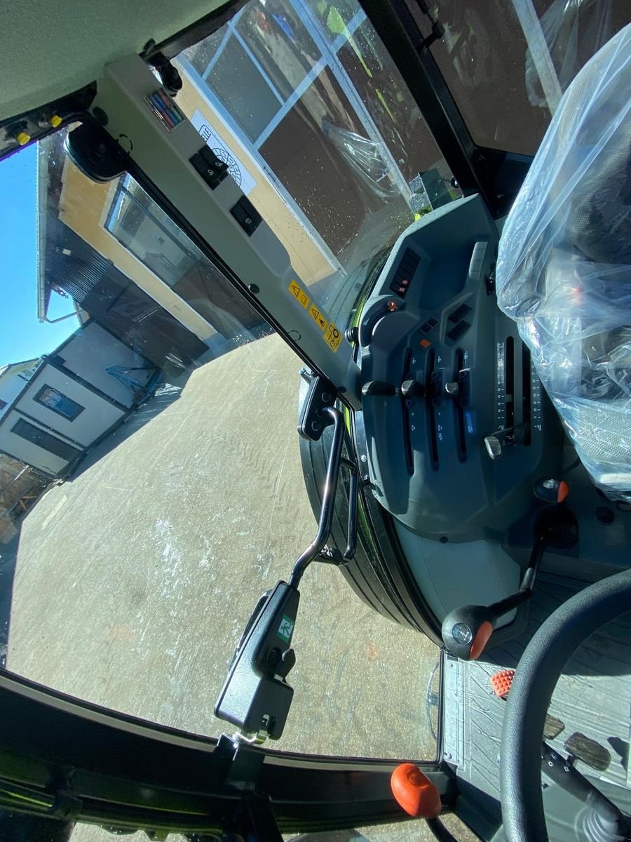 Traktor des Typs CLAAS Elios 210 (Kabine ohne Glasdach), Neumaschine in Pischelsdorf am Engelbach (Bild 12)