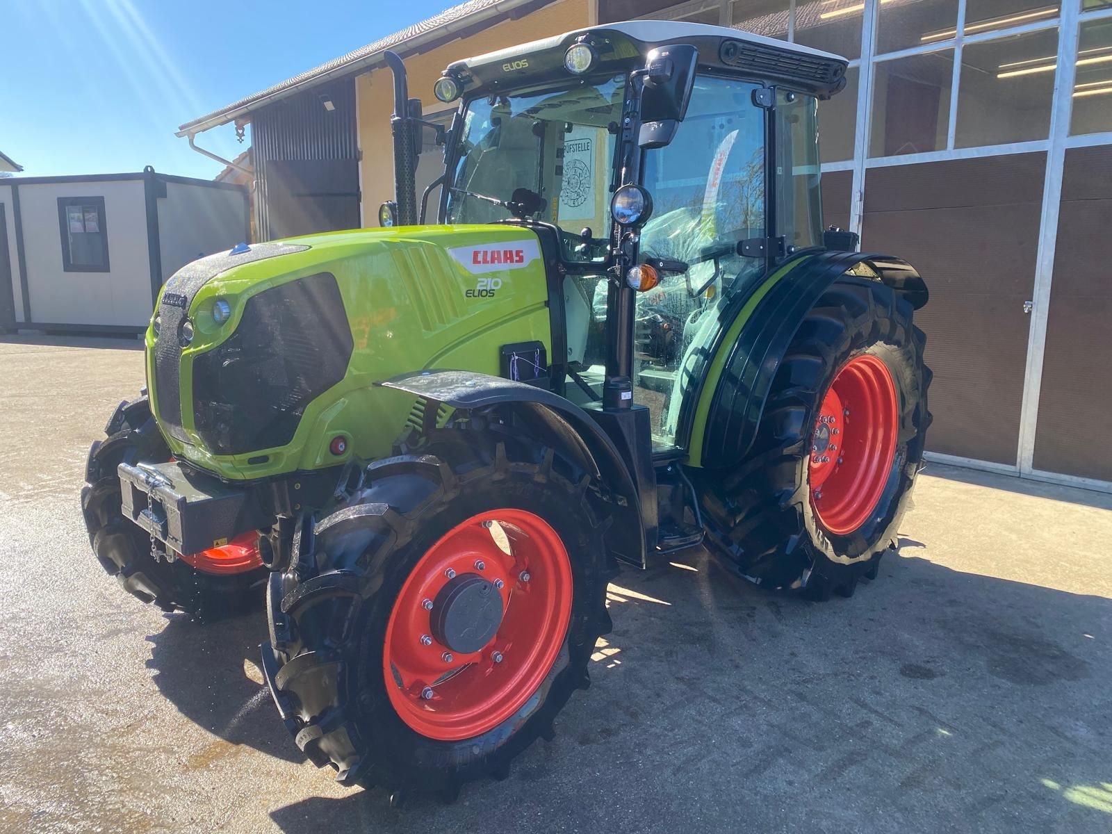 Traktor des Typs CLAAS Elios 210 (Kabine ohne Glasdach), Neumaschine in Pischelsdorf am Engelbach (Bild 5)
