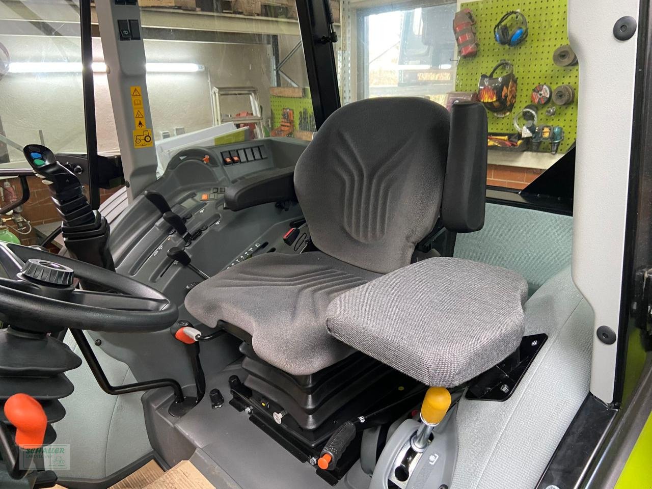 Traktor tipa CLAAS Elios 210  mit FL40e u. Beifahrersitz (nur bei uns), Neumaschine u Geiselhöring (Slika 15)