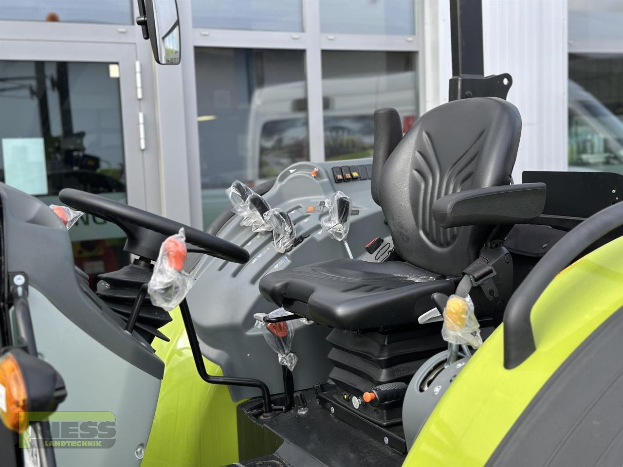 Traktor του τύπου CLAAS ELIOS 210 Plattform, Neumaschine σε Homberg/Ohm - Maulbach (Φωτογραφία 4)