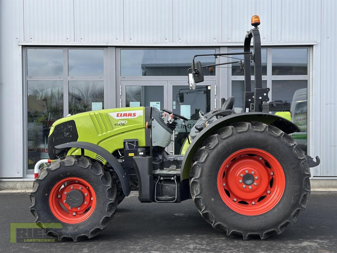 Traktor του τύπου CLAAS ELIOS 210 Plattform, Neumaschine σε Homberg/Ohm - Maulbach (Φωτογραφία 11)