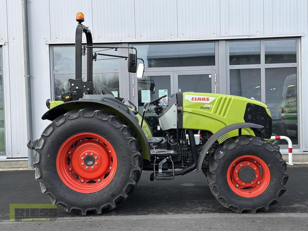 Traktor του τύπου CLAAS ELIOS 210 Plattform, Neumaschine σε Homberg/Ohm - Maulbach (Φωτογραφία 12)