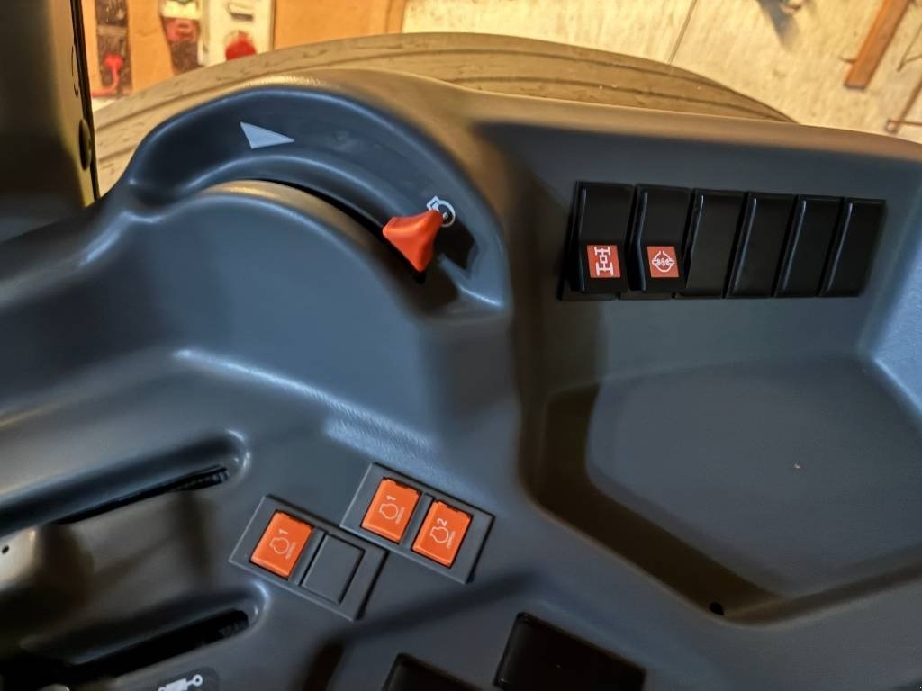 Traktor of the type CLAAS Elios 210, Gebrauchtmaschine in Hinnerup (Picture 6)