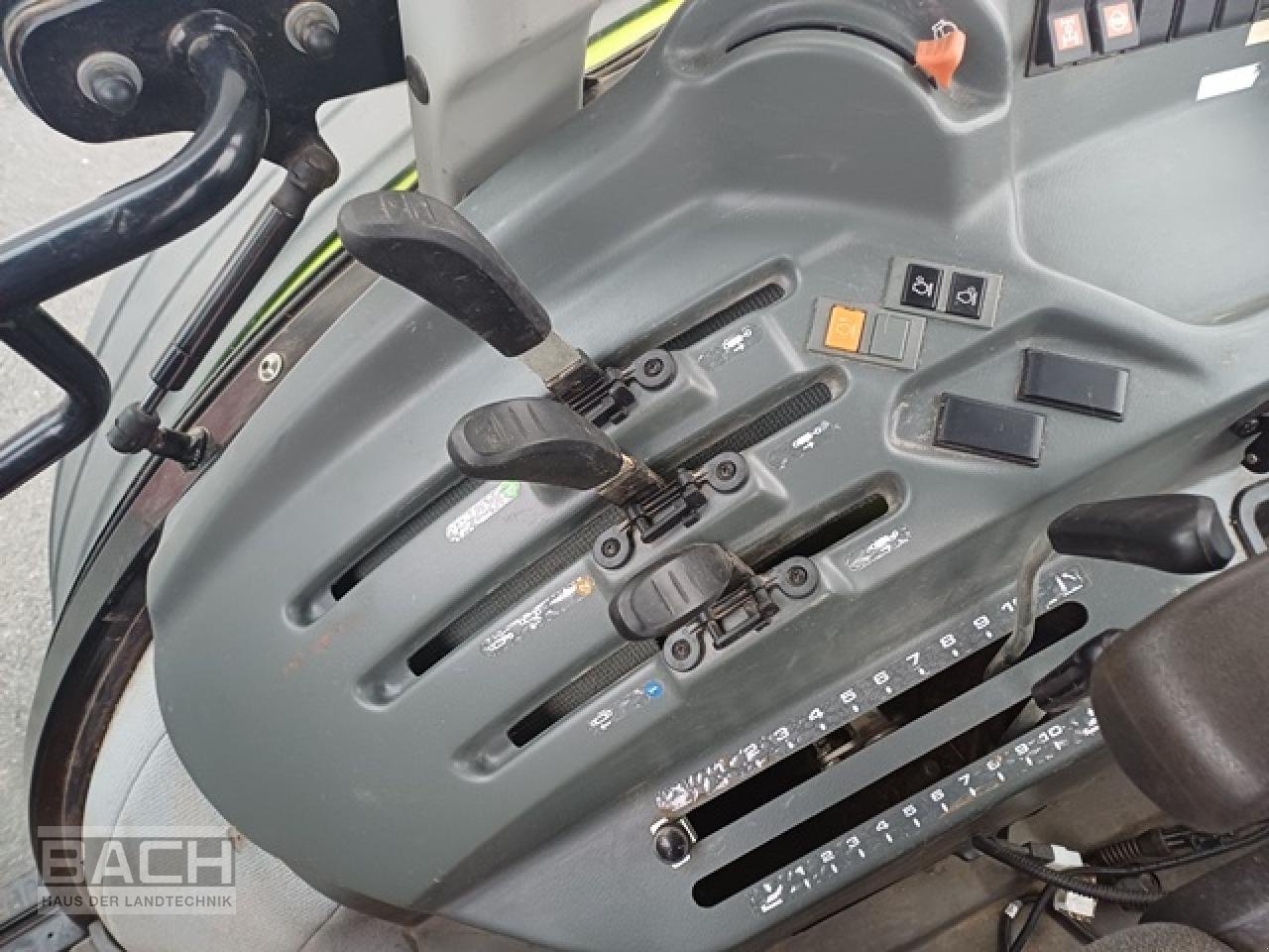 Traktor typu CLAAS ELIOS 210, Gebrauchtmaschine v Boxberg-Seehof (Obrázek 7)