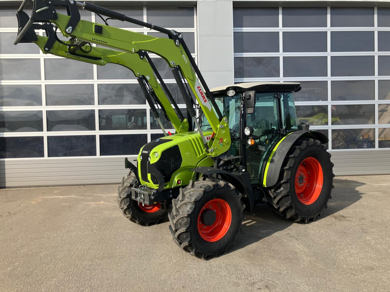 Traktor des Typs CLAAS Elios 210, Neumaschine in Ruhstorf  (Bild 1)
